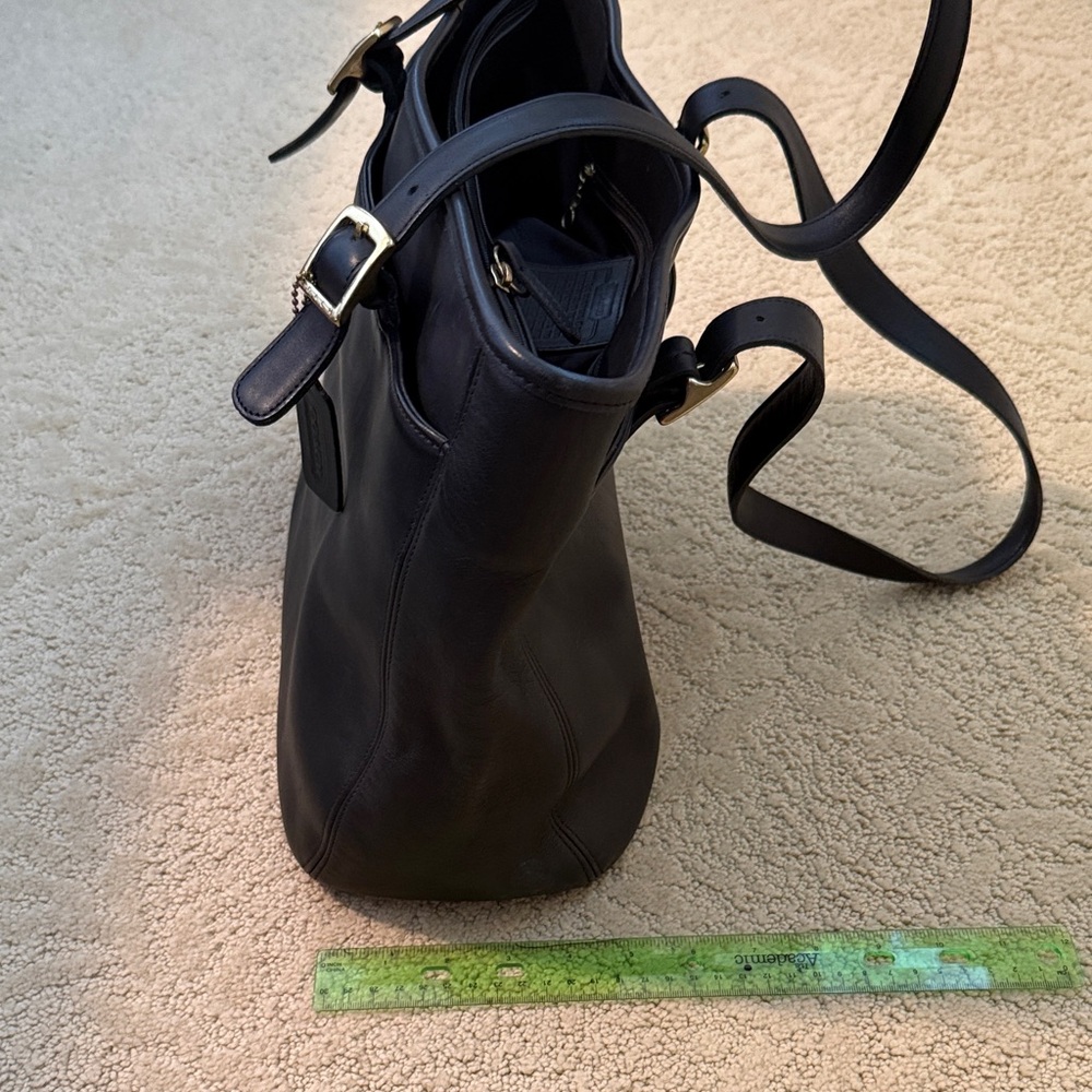 Vintage Coach Black Large Leather Shoulder Bag with Gold Accents, Made in USA - Picture 11 of 11